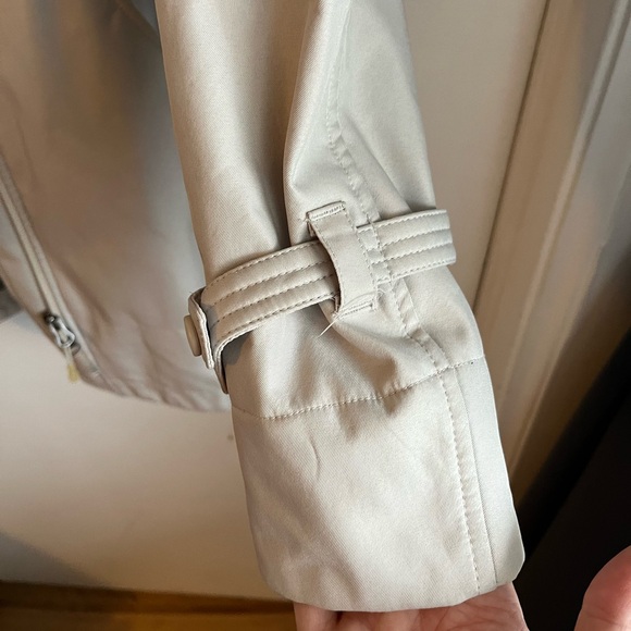 Size xs fabulous cream coloured windbreaker jacket - Picture 8 of 8